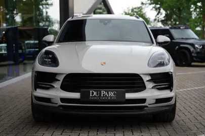 Car image 26