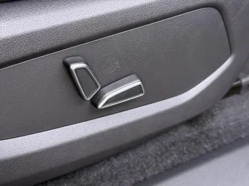 Car image 40