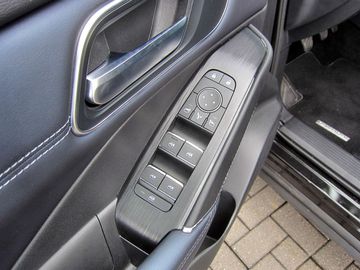 Car image 25