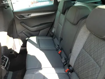 Car image 33