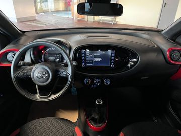 Car image 11