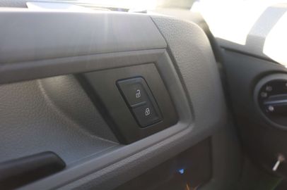 Car image 32