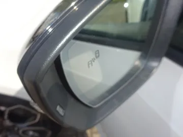 Car image 34
