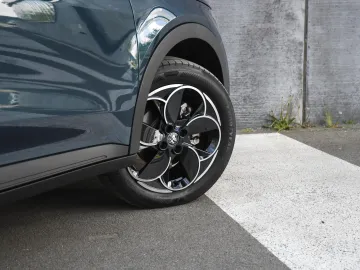Car image 32