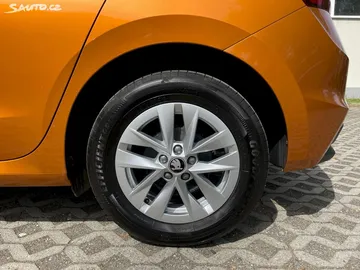 Car image 24