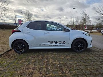 Car image 4