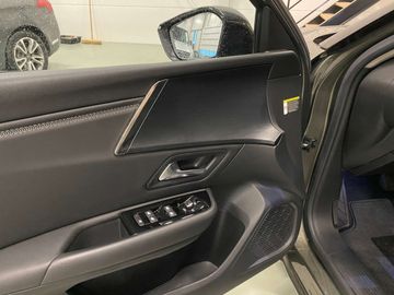 Car image 30