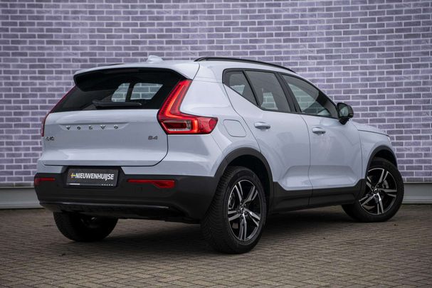 Volvo XC40 B4 Plus Dark 145 kW image number 2