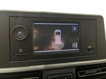 Car image 28