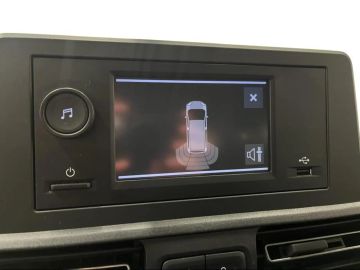 Car image 28