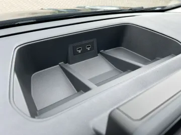 Car image 32