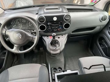 Car image 11