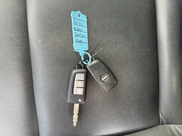 Car image 28