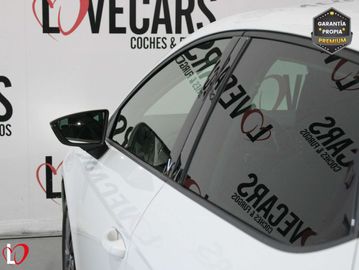 Car image 32