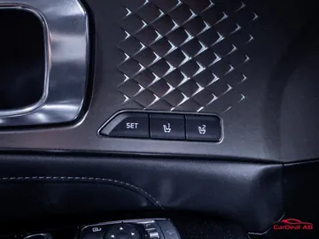 Car image 37