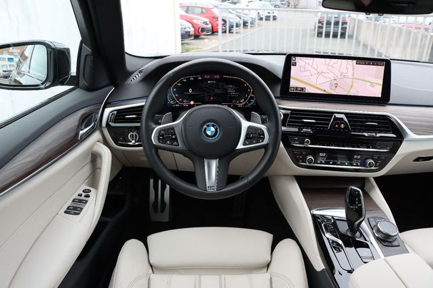 BMW 530 Touring xDrive 215 kW image number 26