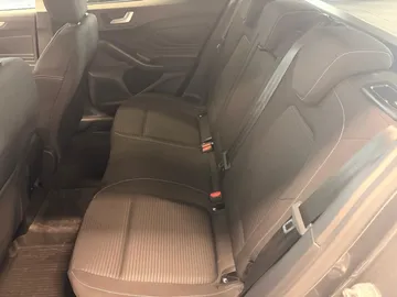 Car image 32