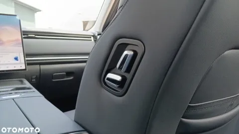 Car image 35