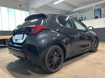 Car image 5