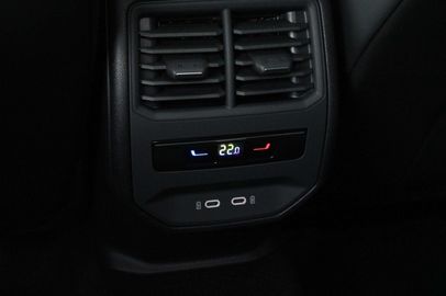 Car image 40