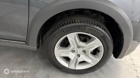 Car image 20