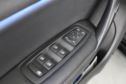 Car image 35