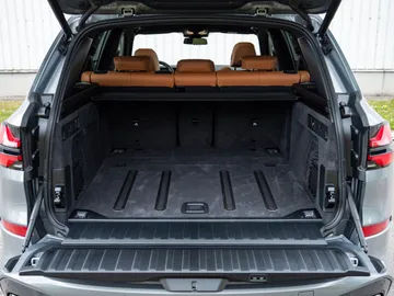 Car image 32