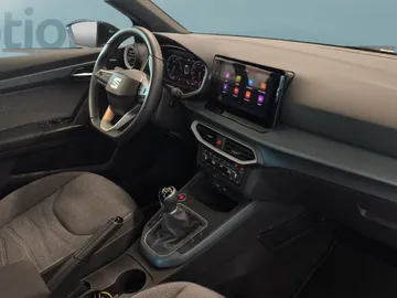 Car image 19