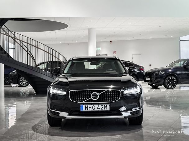 Volvo V90 Cross Country B4 AWD 146 kW image number 2