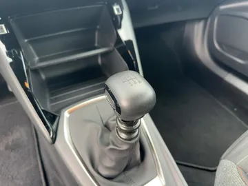Car image 24