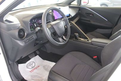 Car image 12