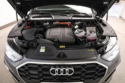 Car image 25