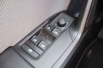 Car image 33