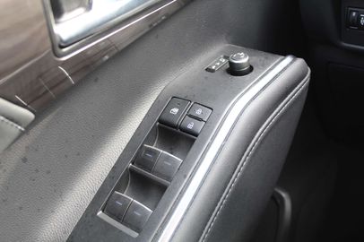 Car image 33