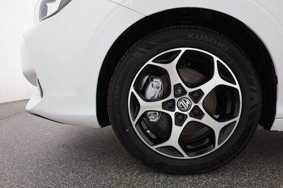 Car image 30