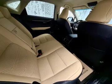 Car image 40