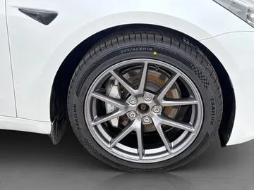 Car image 37