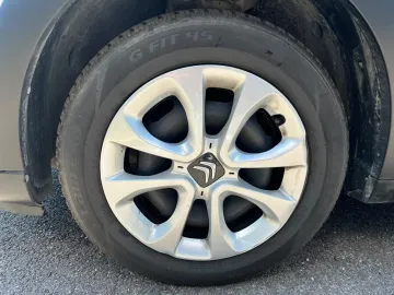 Car image 34