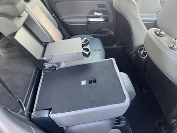 Car image 32