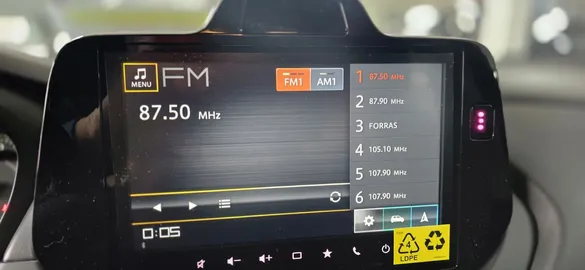Car image 12