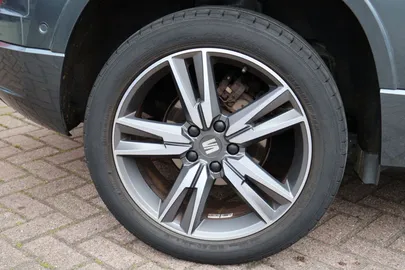 Car image 27