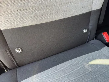 Car image 33