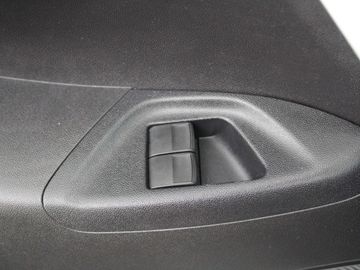 Car image 32