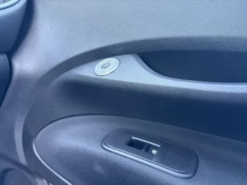 Car image 46