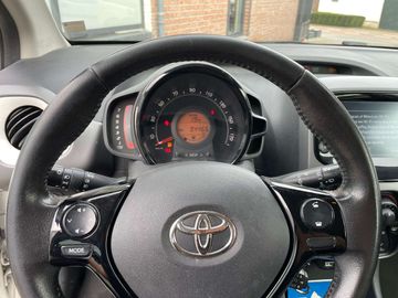 Car image 10