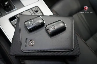 Car image 25