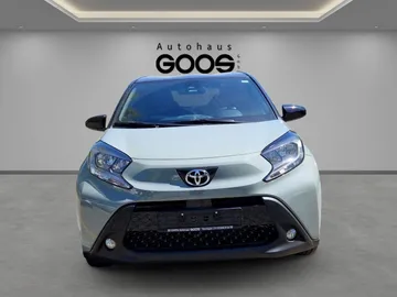 Car image 4