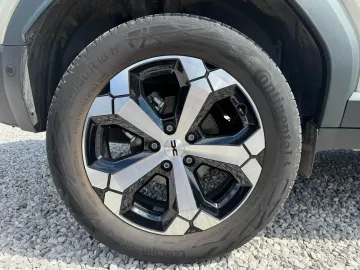 Car image 35
