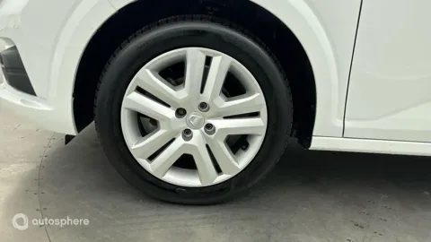 Car image 20