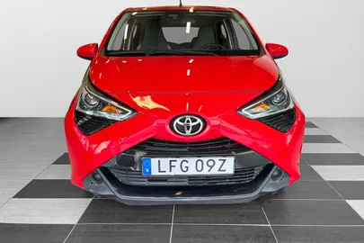 Car image 4